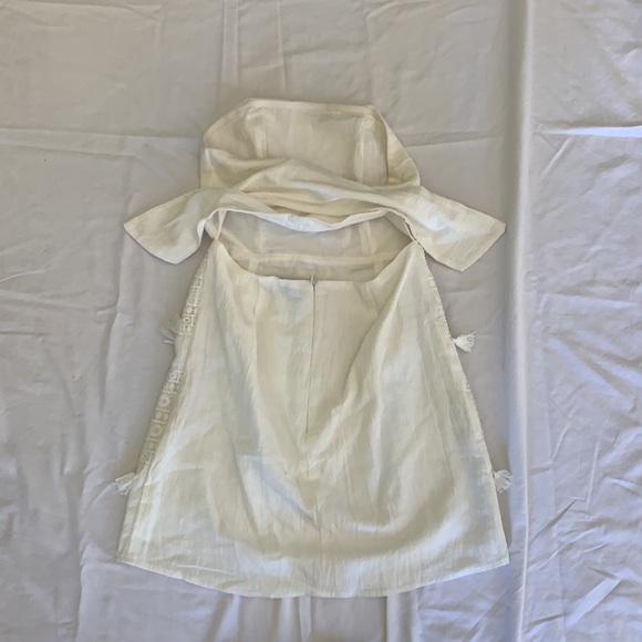 White Dress with Embroidered Details - Picture 2 of 3